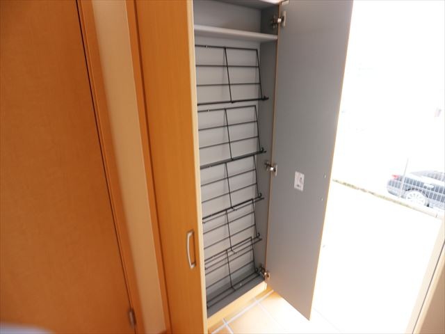 玄関　写真は別号室のものです。
