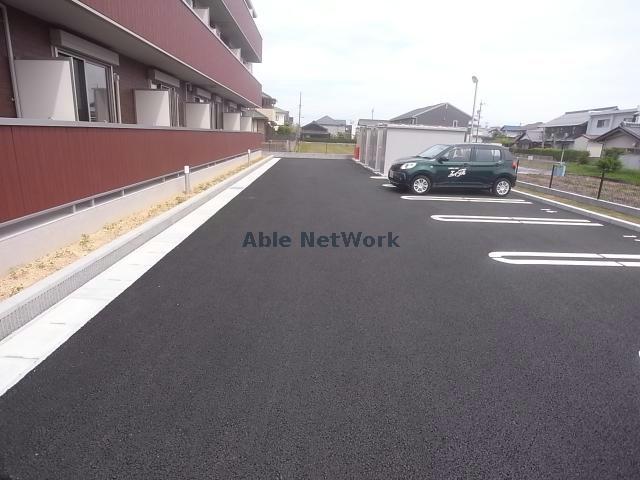 【大垣市中野町のアパートの駐車場】