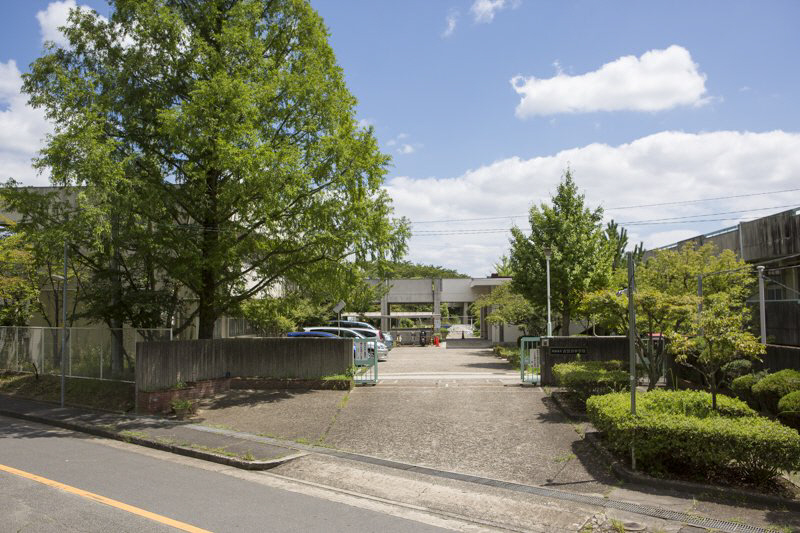 【吹田市津雲台のマンションの中学校】