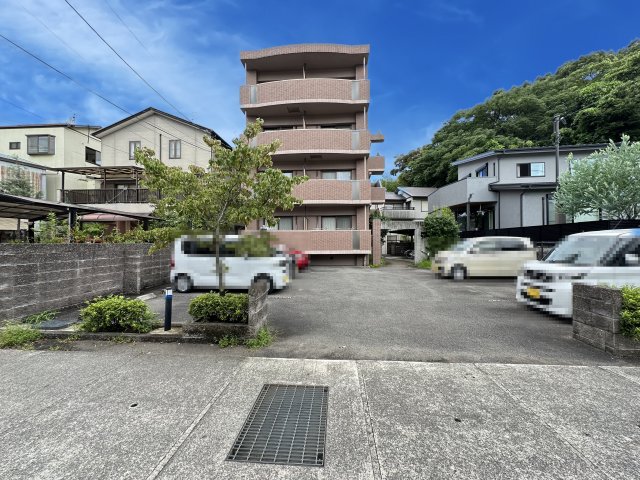 高知市石立町のマンションの建物外観