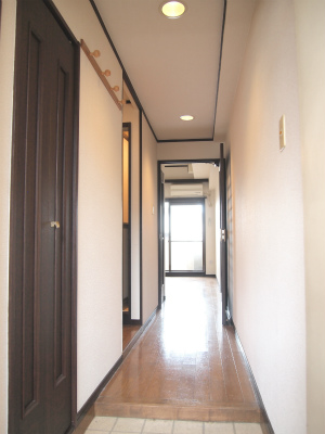 玄関　収納もある玄関です