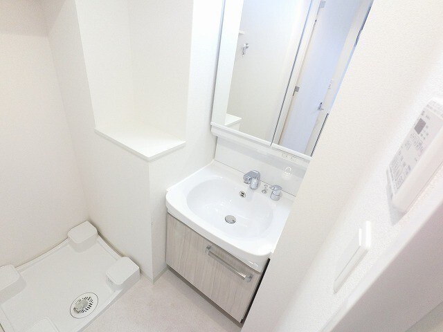 洗面設備　室内は現状を優先します