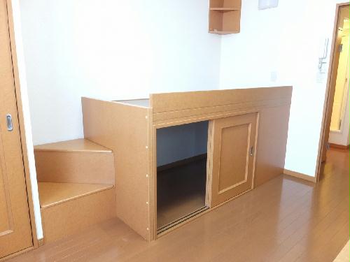 その他部屋・スペース　ベット下大型収納付き