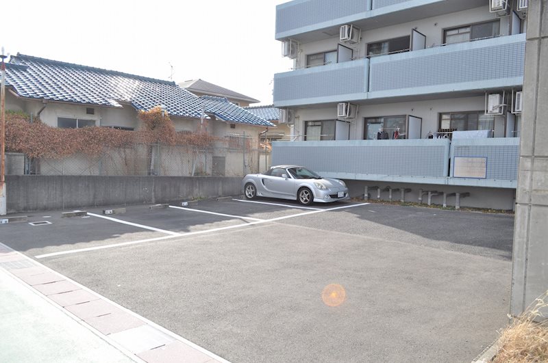 【ロイヤルコート京田辺の駐車場】