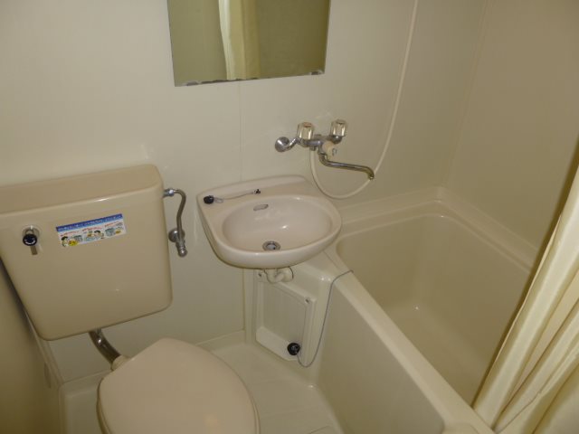 バス・シャワールーム　同タイプ別の部屋の写真です