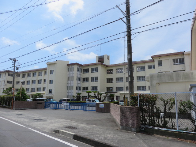 小学校　高洲小学校（小学校）まで1141m