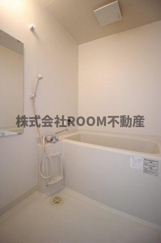 バス・シャワールーム　コンパクトで使いやすいお風呂です