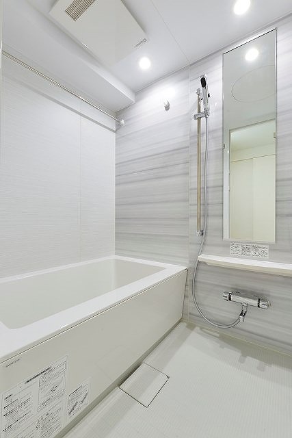 バス・シャワールーム　落ち着いた空間のお風呂です