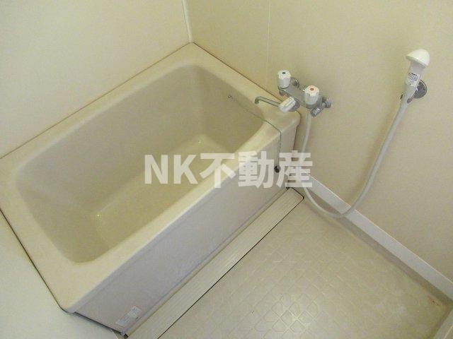 バス・シャワールーム　落ち着いた空間のお風呂です