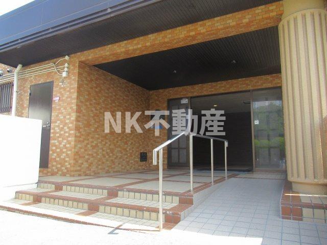 エントランス　ゆとりのあるエントランスです