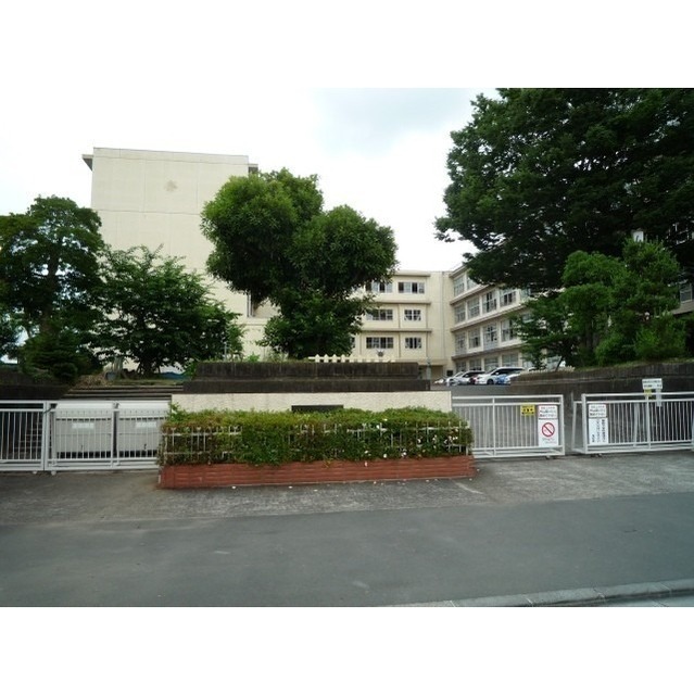 中学校　静岡市立観山中学校（中学校）まで2400m