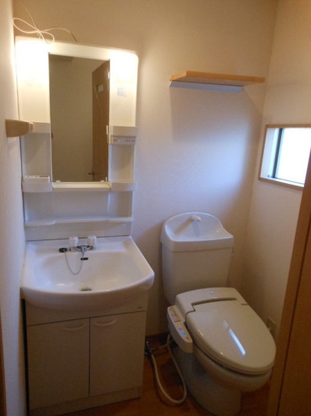 トイレ　水回りはこまめにお掃除しておくと楽ですよ