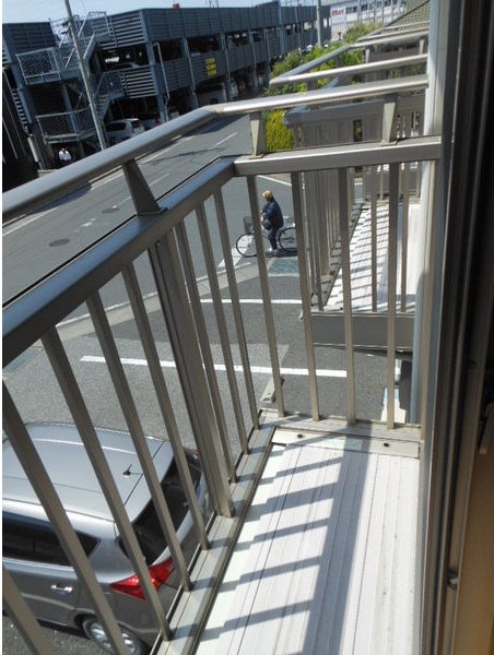 バルコニー　バルコニー南向き　洗濯物も乾きますね