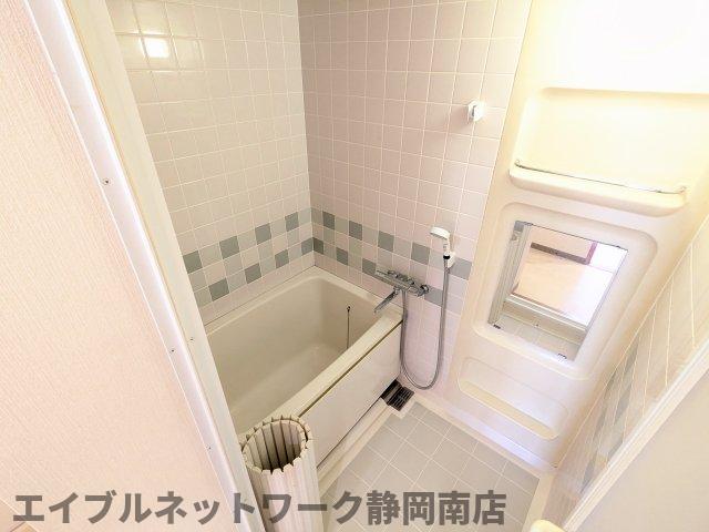 バス・シャワールーム　お風呂で日々の疲れを落としましょう