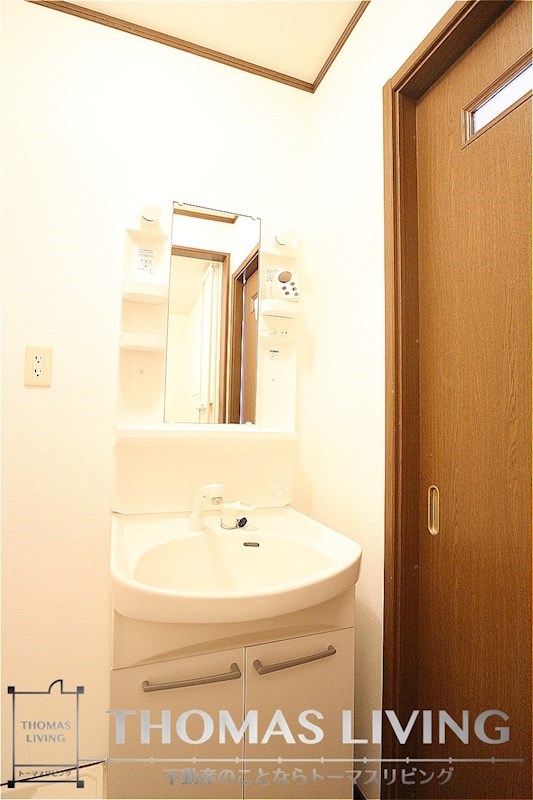 洗面設備　女性に嬉しい独立洗面台。