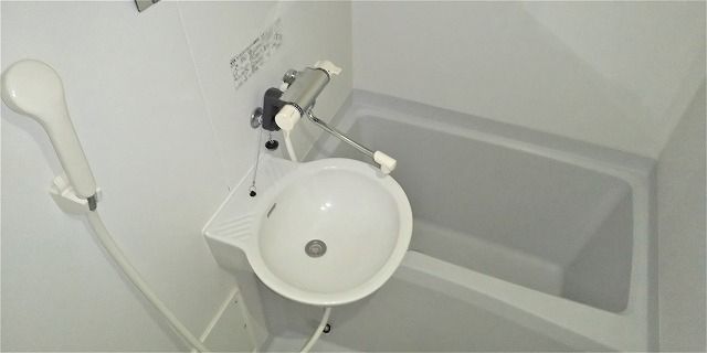 バス・シャワールーム　バス・トイレ別です♪