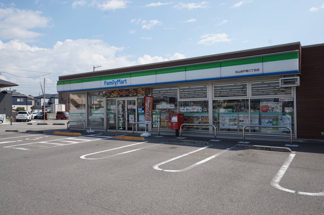 コンビニ　ファミリーマート松山余戸南六丁目店（コンビニ）まで308m