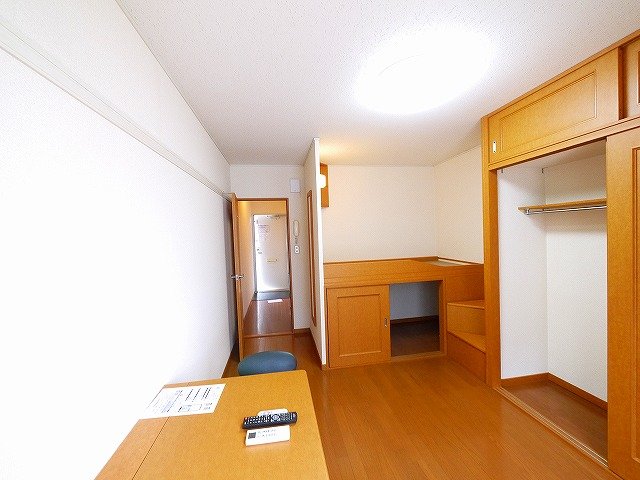 その他部屋・スペース　落ち着いた色調の寝室です
