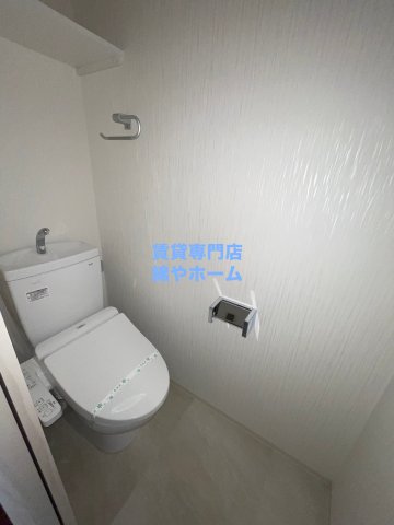 トイレ　落ち着いた色調のトイレです