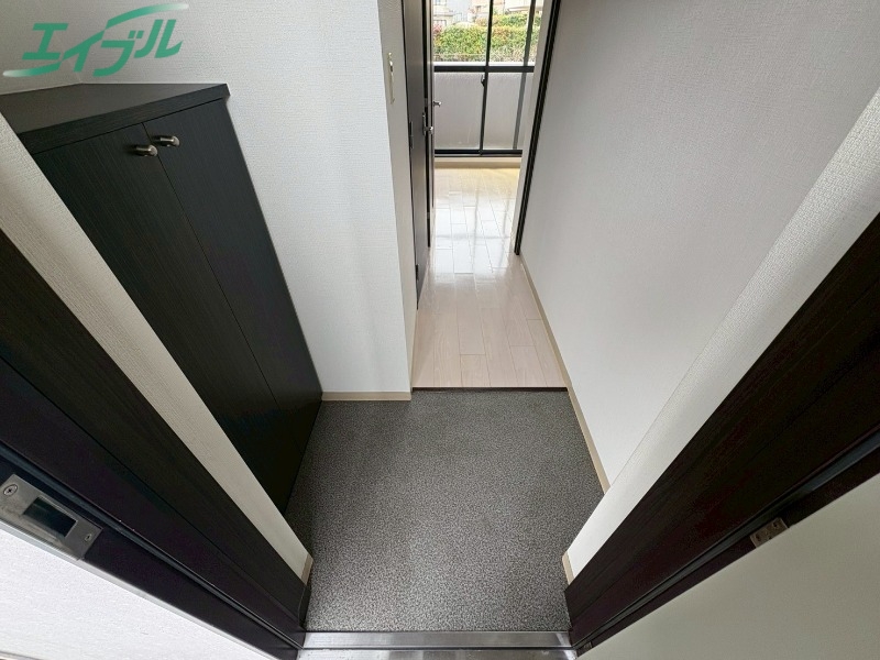 玄関　別部屋同タイプ