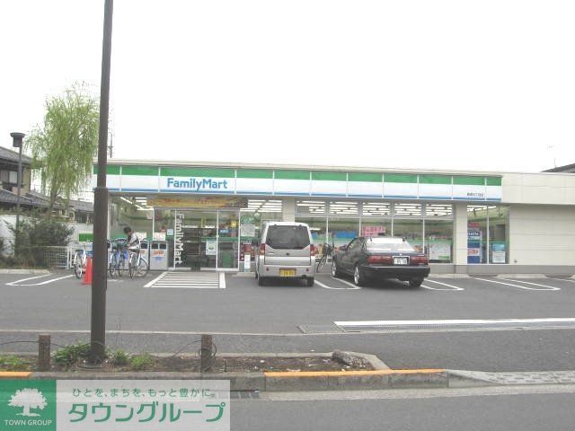 コンビニ　ファミリーマート鹿骨五丁目店（コンビニ）まで710m