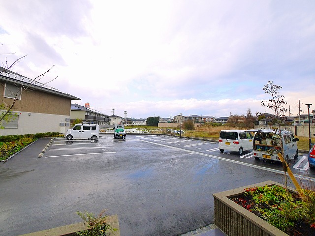 駐車場　駐車場に車を止められます