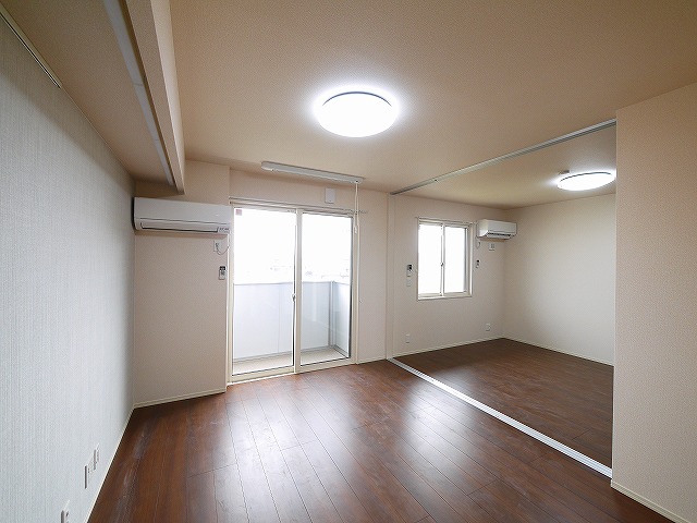 その他部屋・スペース　広々とした洋室です