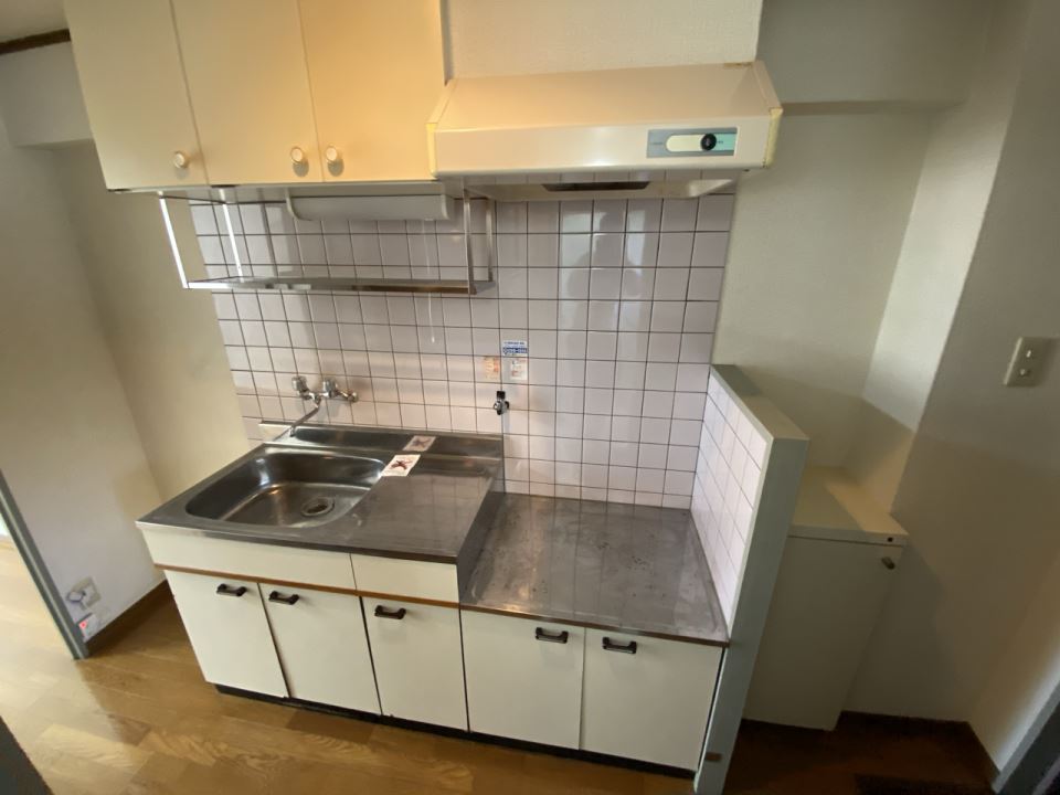 キッチン　調理スペースあり、２口ガスコンロ置けます