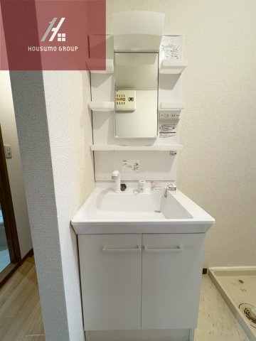 洗面設備　独立洗面台あり、毎朝おしゃれに忙しい女性の方におすすめです
