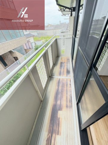 バルコニー　外からの目が気にならないバルコニーで洗濯物が干せます