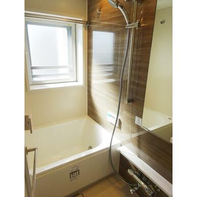バス・シャワールーム　同物件別部屋参考写真