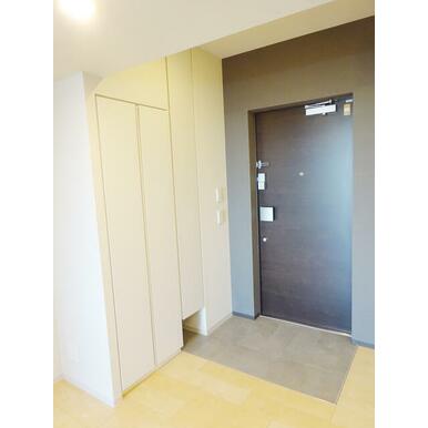 玄関　同物件別部屋参考写真