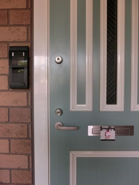 セキュリティ　突然の来客にも安心のモニタ付きドアホン