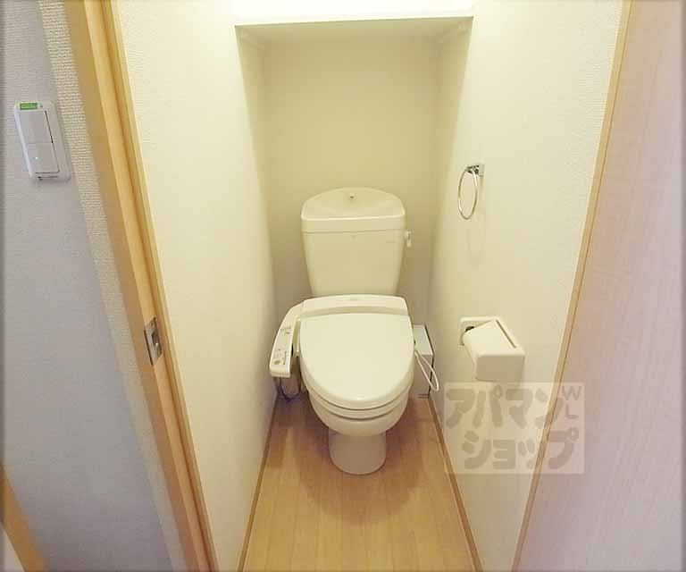 トイレ　ウォシュレット付きトイレです。