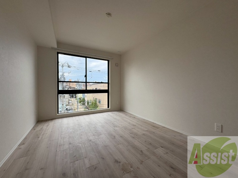 その他部屋・スペース　こちらのお部屋は光が差し込む、温かみのあるお部屋です。