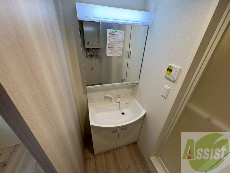 洗面設備　お洒落な独立洗面化粧台になっておりました！