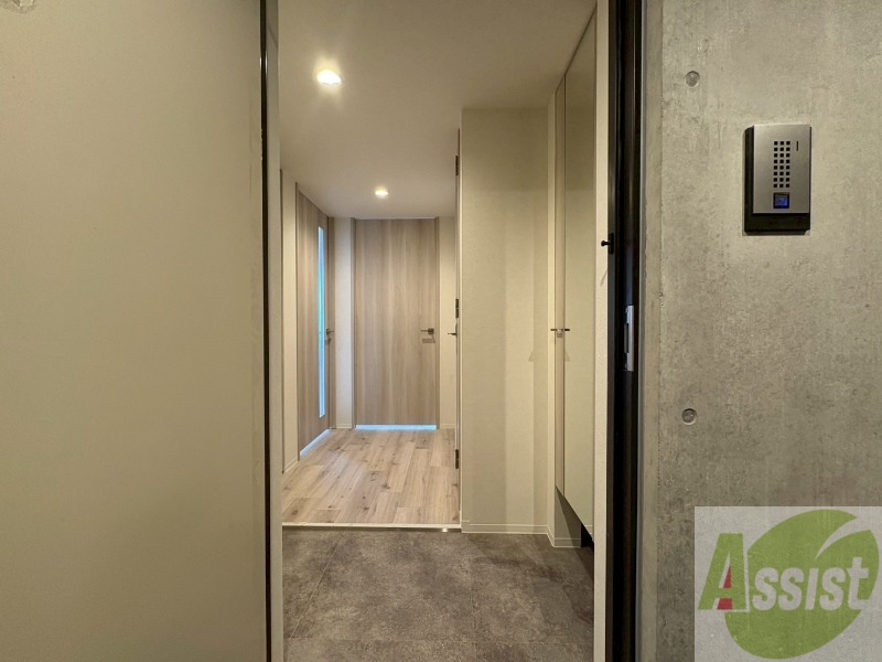 玄関　玄関です。ご覧の通り広々としていますね。