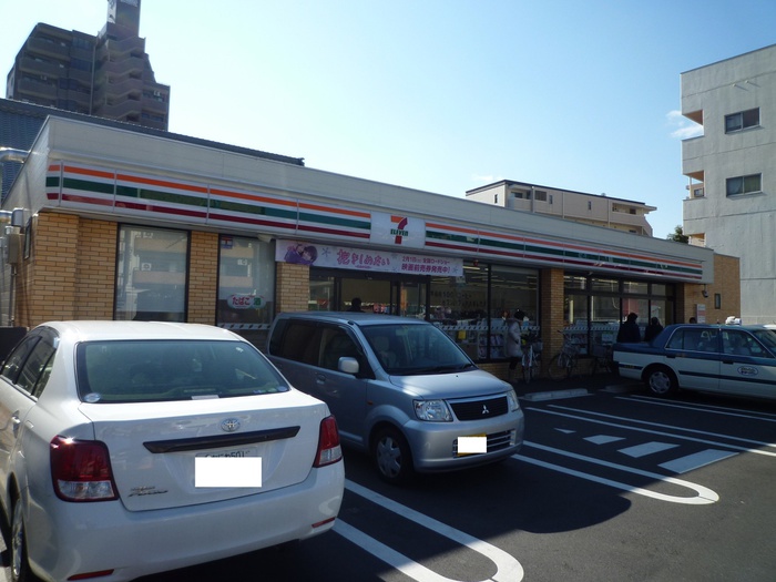 コンビニ　セブンイレブン（コンビニ）まで210m