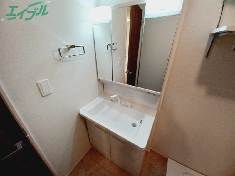 洗面設備　同型参考写真