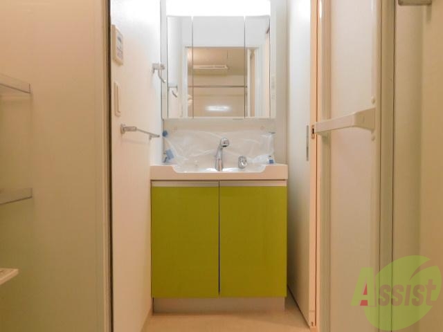 洗面設備　機能的で使い勝手の良い洗面台です