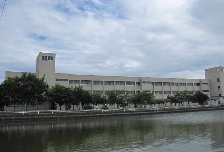 小学校　播磨町立蓮池小学校（小学校）まで637m