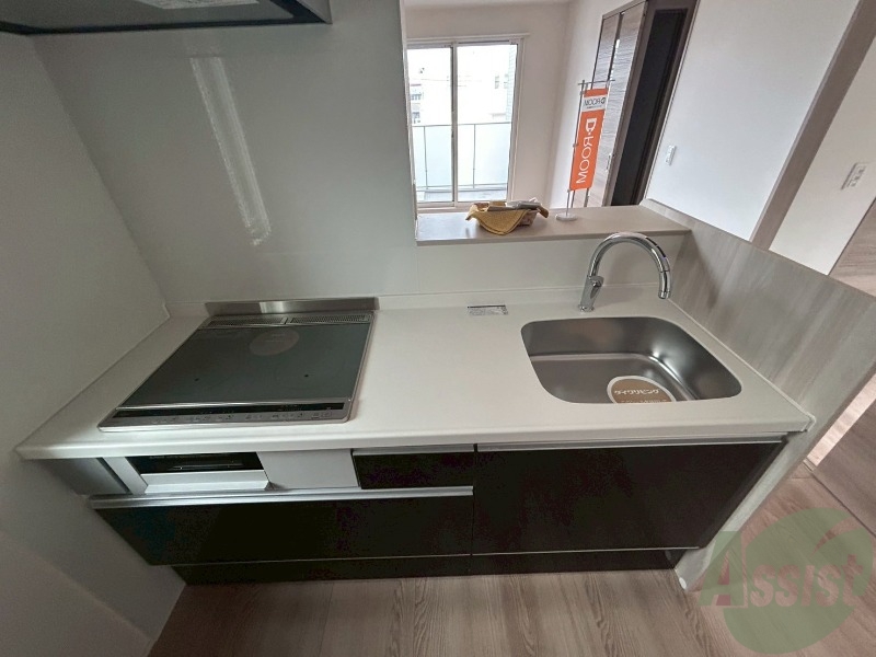 キッチン　ＩＨクッキングヒーターなのでお手入れがしやすいですね。