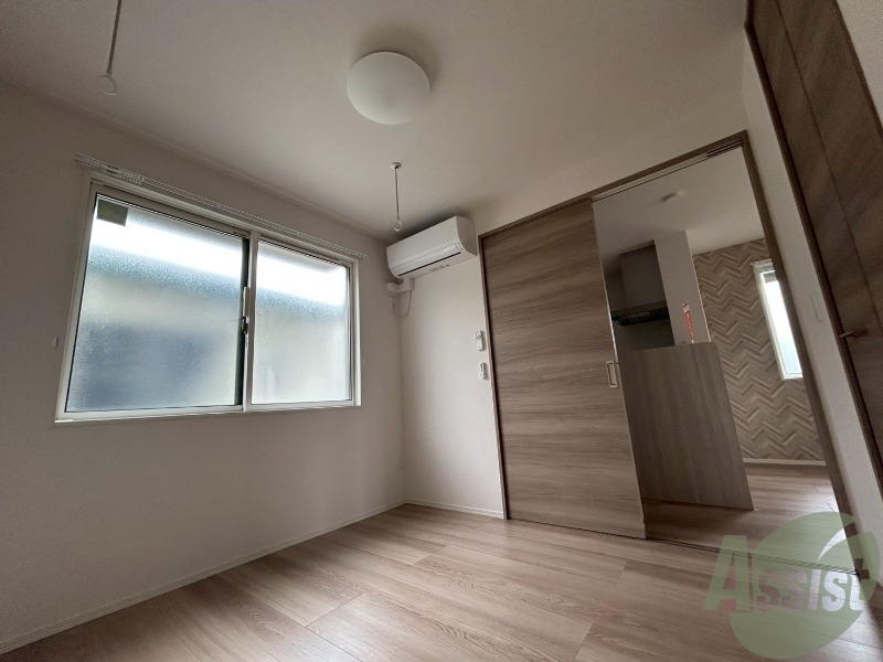 その他部屋・スペース　寝室になりそうな洋室です。シンプルで落ち着きますね。