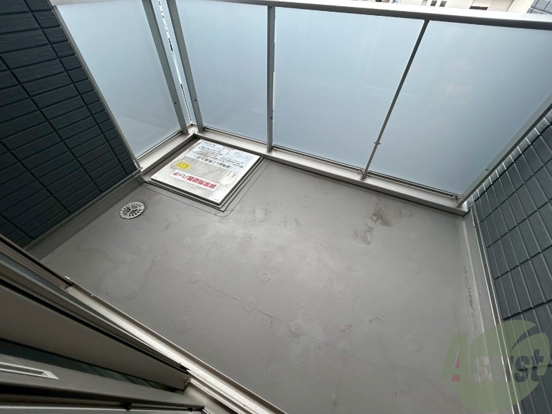 バルコニー　こちらがバルコニーです。晴れた日は沢山洗濯物を干せそうです。