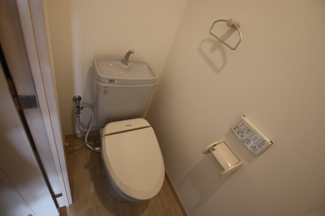 トイレ　※別室の参考写真の為、現況優先です。