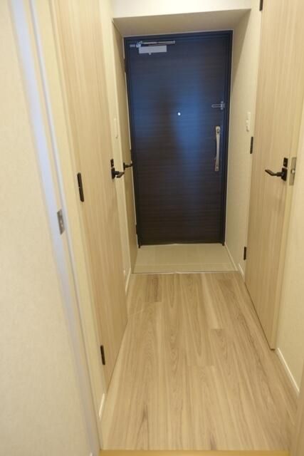 玄関　写真は同タイプ住居です。