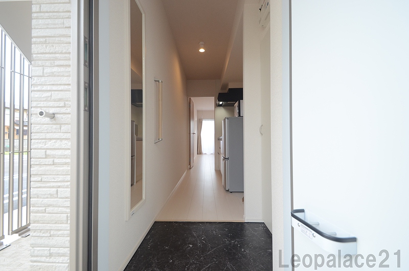 玄関　設備・仕様は号室により異なるため、現況を優先いたします。