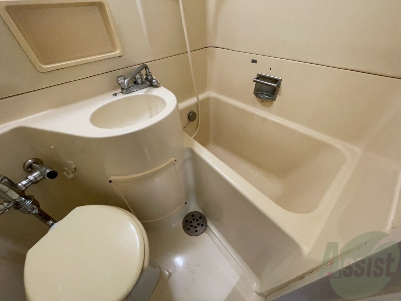 バス・シャワールーム　ユニットバスです。疲れを癒すのに欠かせませんね！