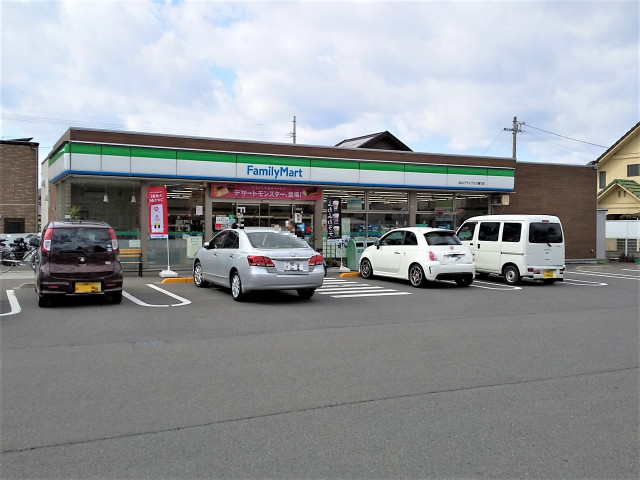 コンビニ　ファミリーマート　松山フライブルク通り店（コンビニ）まで112m
