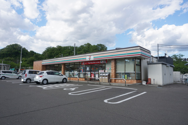 コンビニ　セブンイレブン仙台泉山の寺１丁目店（コンビニ）まで1100m